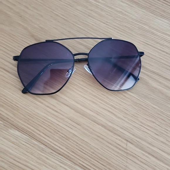 Frye Black Gradient Aviator Glasses - Picture 4 of 5